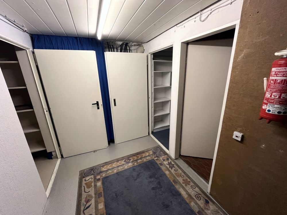 *Ihre neuen Geschäftsräume*
mit zwei Lagerräumen u. PKW-Stellplatz
in der Nähe der Stadthalle Rheine (6)