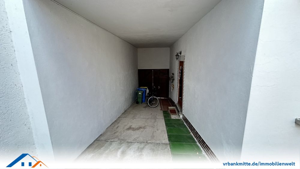 Gepflegtes Einfamilienhaus mit geräumiger Scheune und Garten