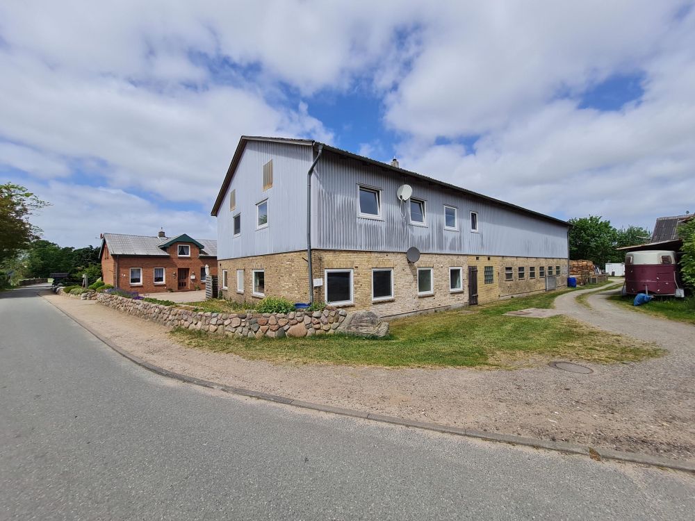 Der Traum vom eigenen Resthof: viel Platz, Pferdestallungen & 3-Mietwohnungen direkt an der Treene