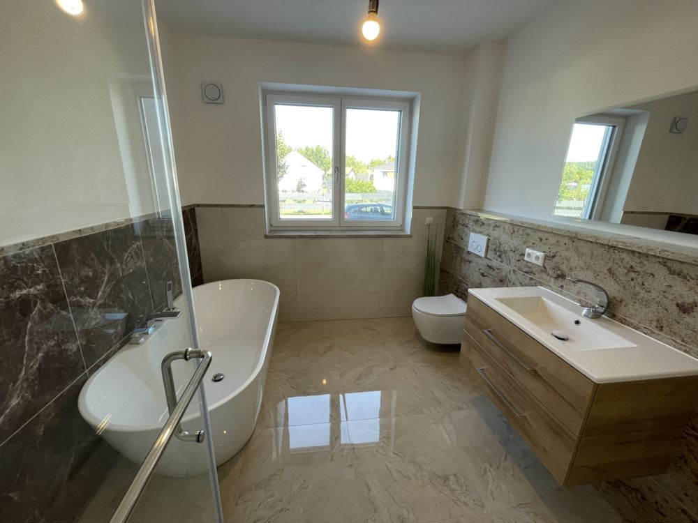 ERSTBEZUG - Es fällt keine zusätzliche Käuferprovision an!
Barrierearme, Sonnige Erdgeschosswohnung