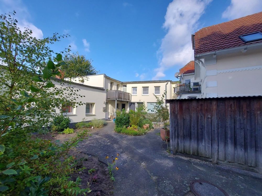 Hofansicht der Mietwohnungen, rechts