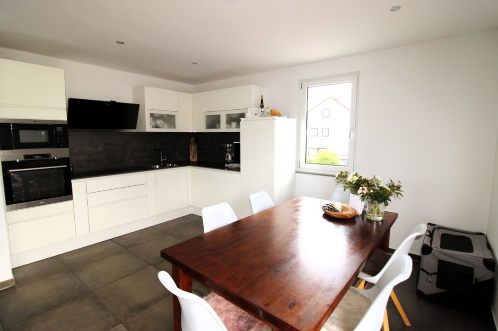 Ideal, um Wohnen und Arbeit zu verbinden: Top saniertes Wohn- und Geschäftshaus in Allersberg!