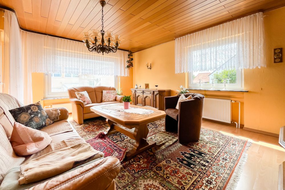 ***Das ist Ihre Chance - sonniges 2-FH mit weiterem Ausbaupotential auf großzügigem Grundstück***