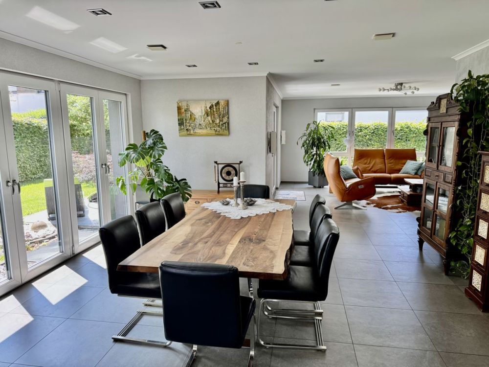 Exklusives Einfamilienhaus in erstklassiger Lage – 
stilvolles Wohnen auf höchstem Niveau