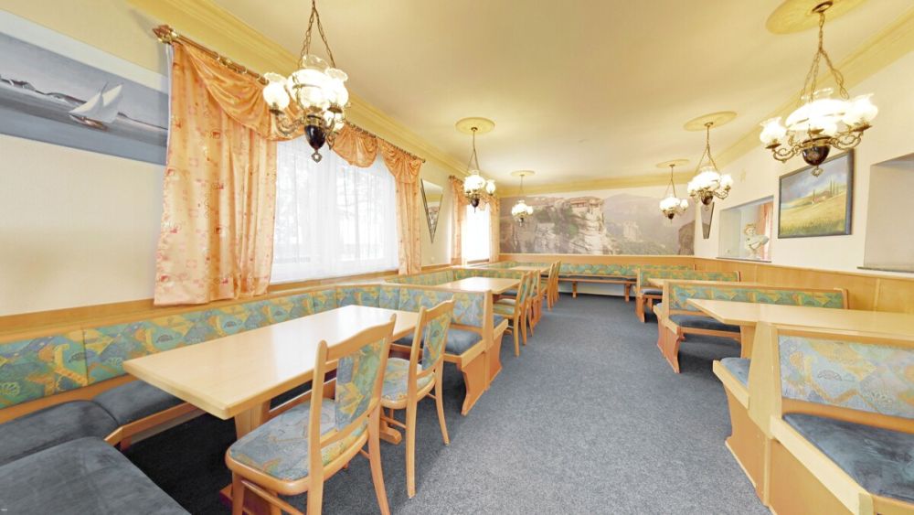 Das Wohnhaus mit Gaststätte bietet enormes Umbaupotential für Ihr Eigenheim in Schwabach-Wolkersdorf!