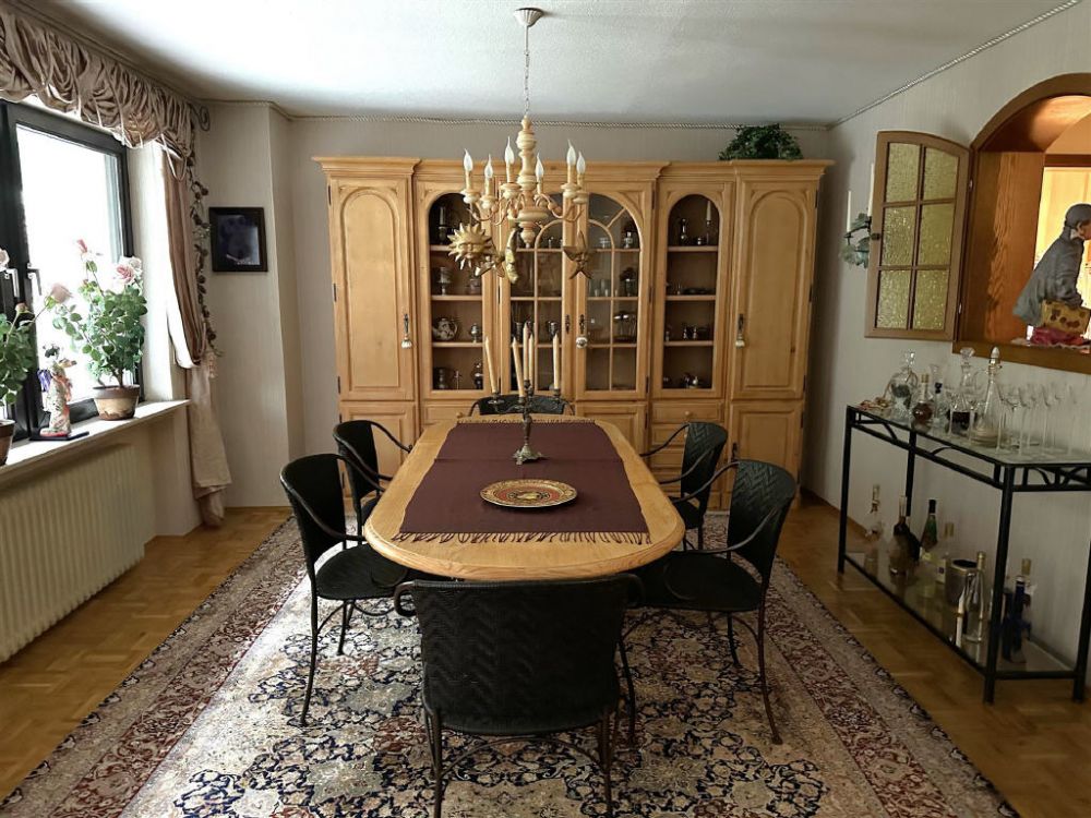 Luxus trifft Funktionalität: Einfamilienhaus mit Büro in Top-Lage