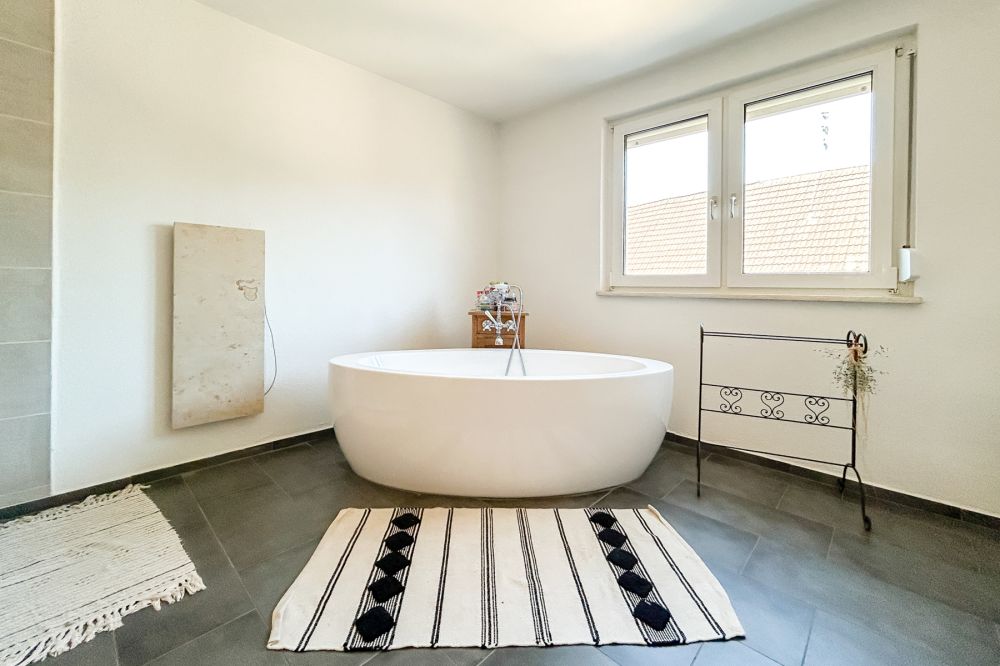 Sanierter Wohntraum: Einfamilienhaus mit PV-Anlage, Klimaanlage und Nebengebäude!