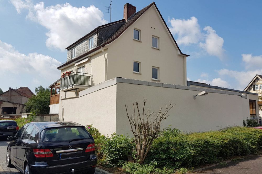 Wer besitzt schon eine eigene Bank / Gemischt genutzte Immobilie in Fränkisch-Crumbach