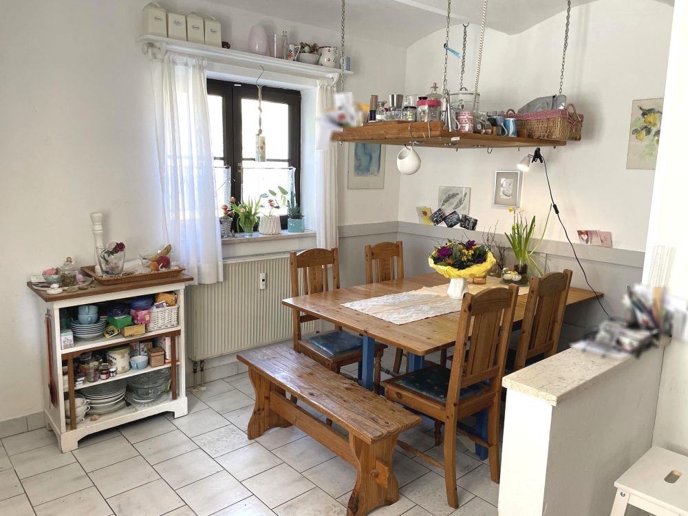 HISTORISCHE 4 ZIMMER-WOHNUNG IM ERDGESCHOSS