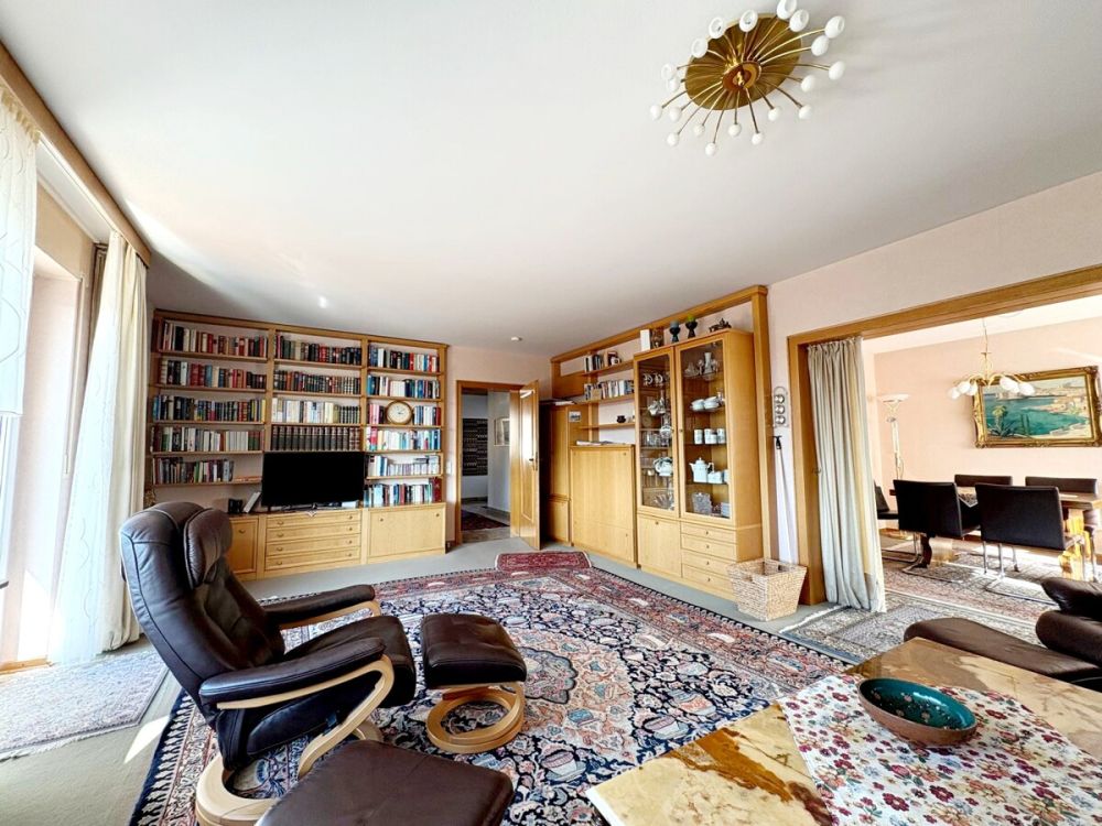 Wohnraum mit angrenzendem Esszimmer