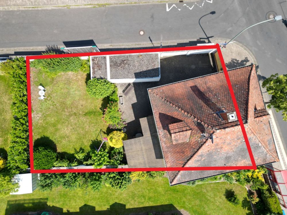 Klassisches Ein-/Zweifamilienhaus mit ansprechendem Gartengrundstück und Garage