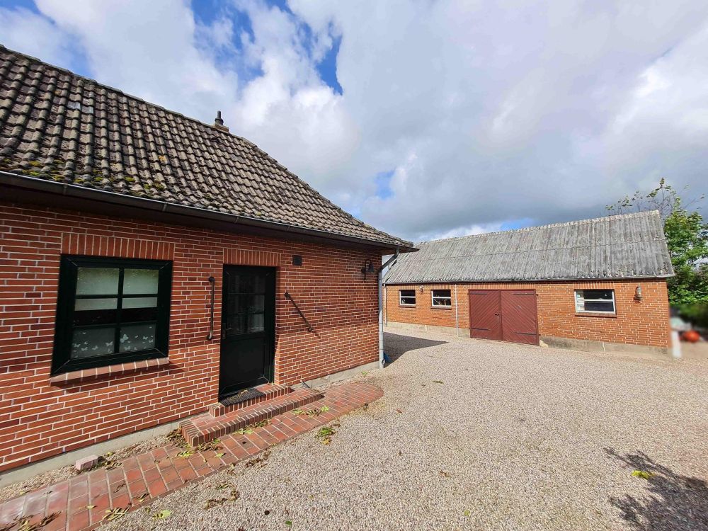 Großzügiges EFH samt liebevoll angelegtem, gepflegten Grundstück in Behrendorf