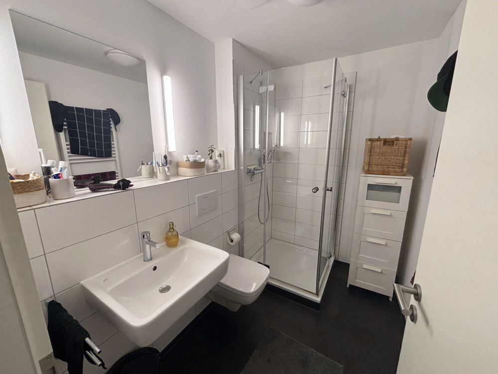 Stilvoll und Modern!
Hochwertige Mietwohnung mit Loggia in der Innenstadt