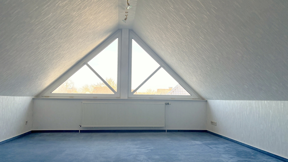 Freiwerdende 4 ZKB-Eigentumswohnung (1.OG u. DG) mit Südwestbalkon u. Carport in Bad Zwischenahn