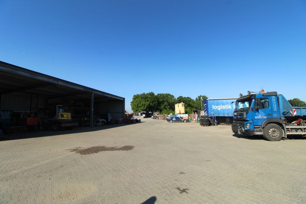 Gewerbehalle mit Weitblick