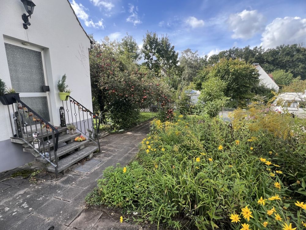 Für begabte Handwerker: Einfamilienhaus mit wunderschönem Grundstück in ruhiger Lage von Roßtal! (6)