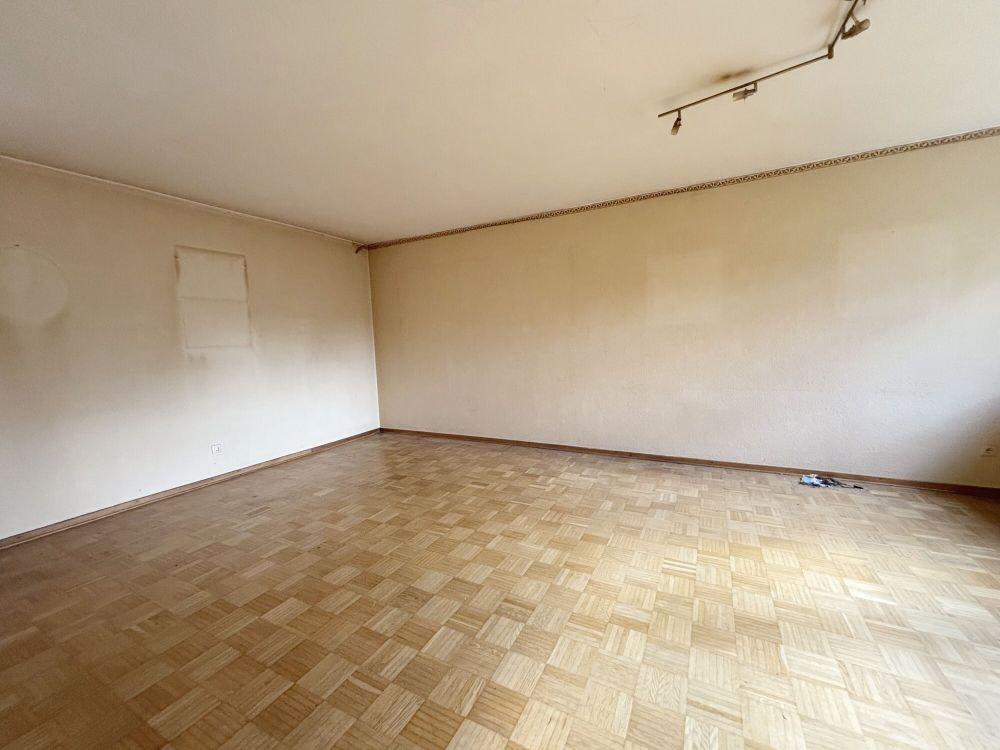 Renovierungsbedürftige Eigentumswohnung mit Garage im Hochpaterre: Ihr neues Zuhause in Ahlen erwartet Sie!