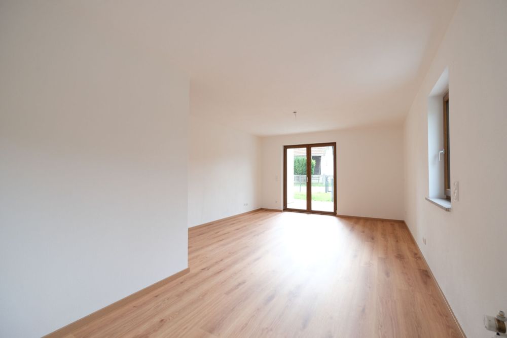 Erstbezug. Hochwertige Materialien. Garten.