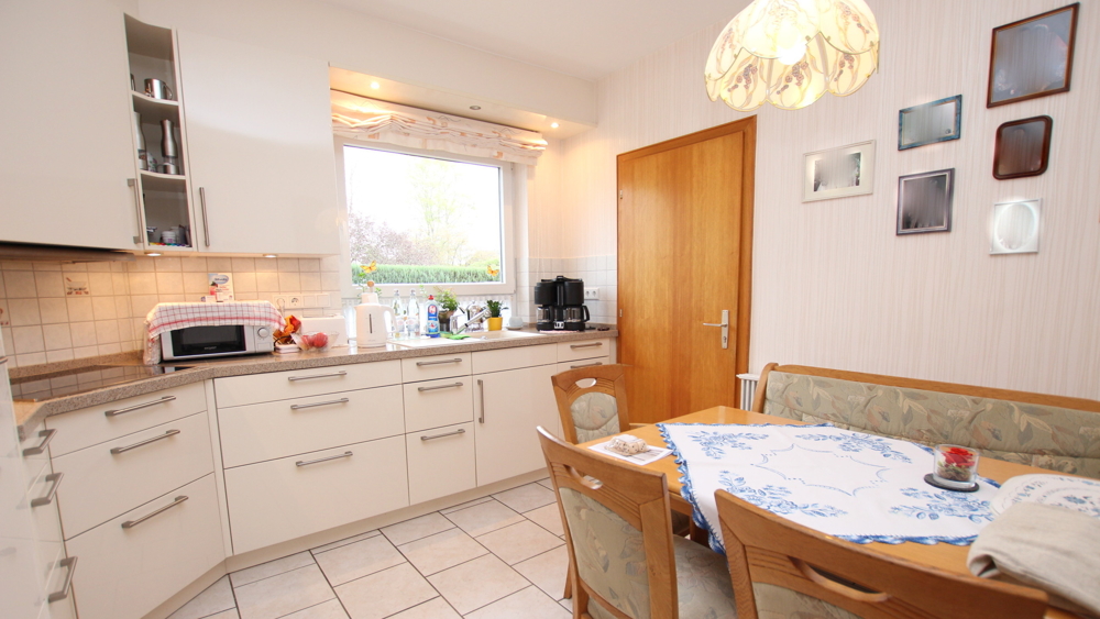 Gepflegtes Zweifamilienhaus mit zwei Garagen und Garten in ruhiger Lage von Bad Zwischenahn-Wehnen