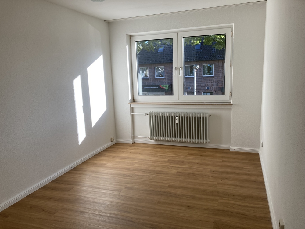 Kapitalanlage!
Gepflegte 2-Zimmer-Wohnung mit Balkon und Stellplatz in zentraler Lage von Bad Zw'ahn