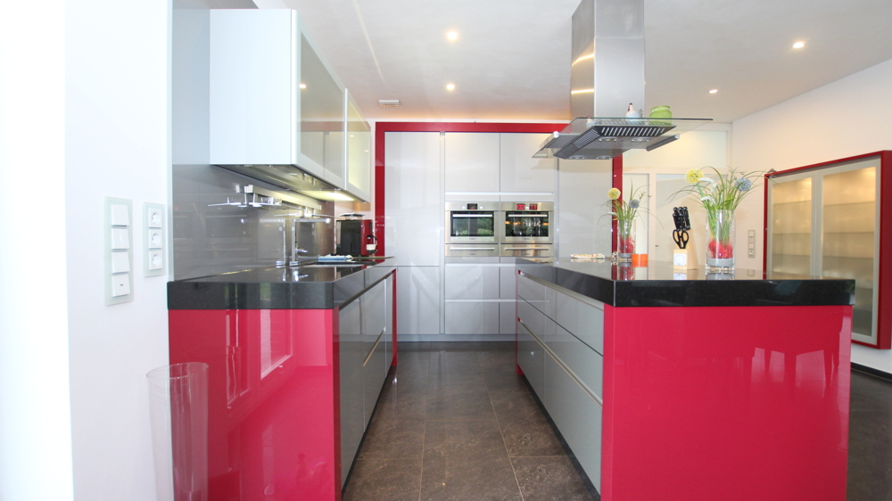 Küche mit hochwertiger Einbauküche