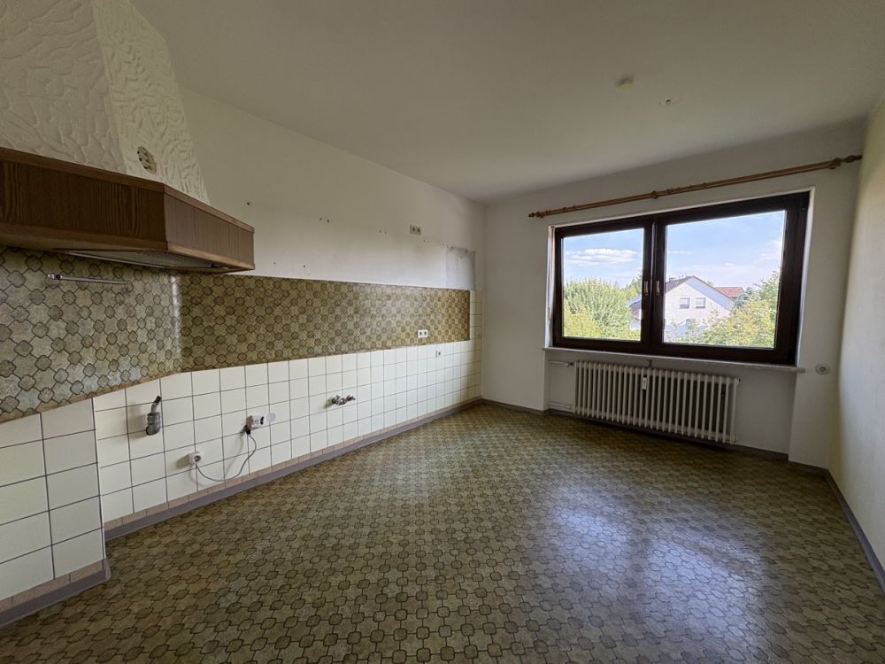 Zweifamilienhaus auf schönem und großzügigem Grundstück in ruhiger Lage in Schönkirch!