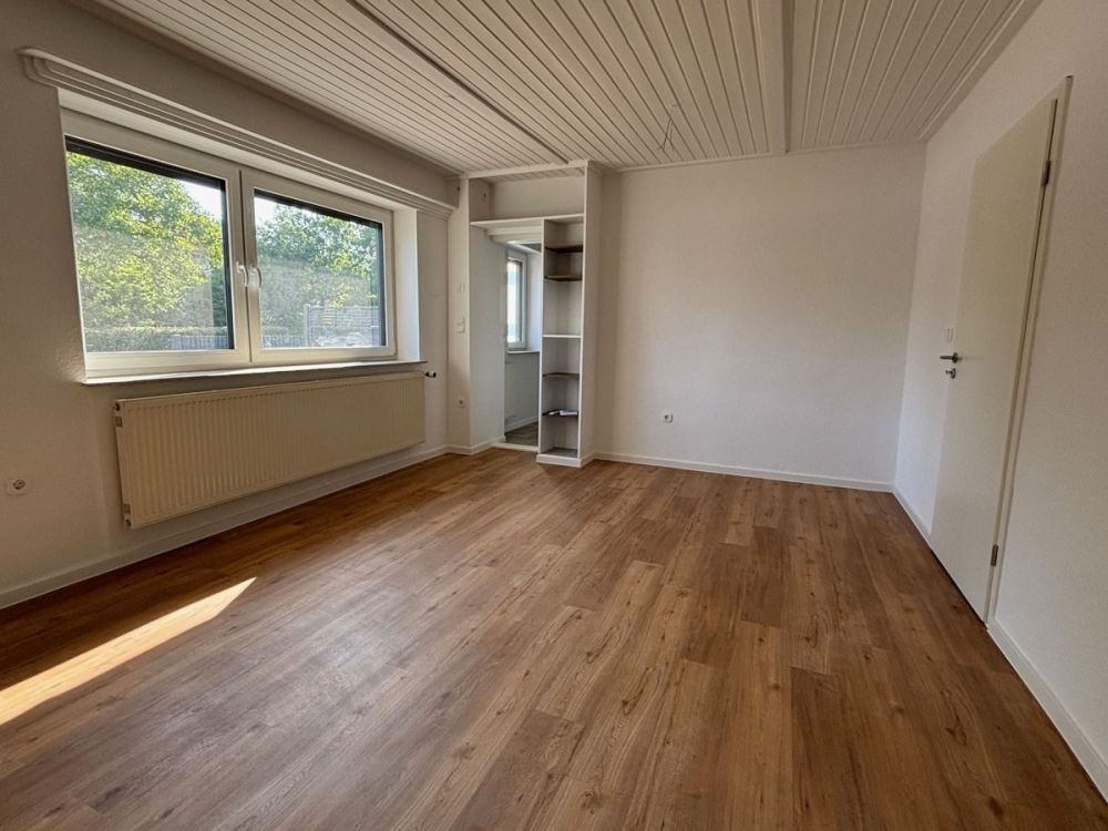 Charmante Doppelhaushälfte auf dem Heilsberg: Mit neuem Dach, Heizung und PV-Anlage