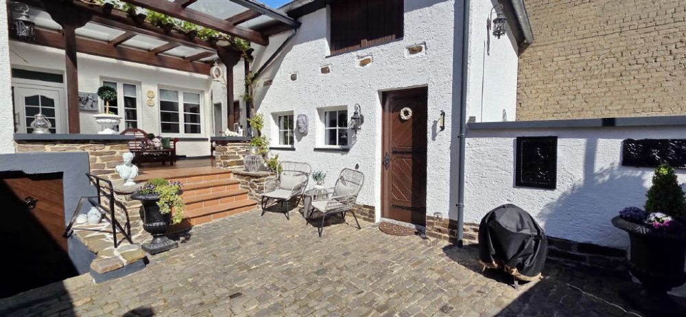 Ehemaliges  Weingut mit Charme! Hochwertig u. umfassend modernisiert!