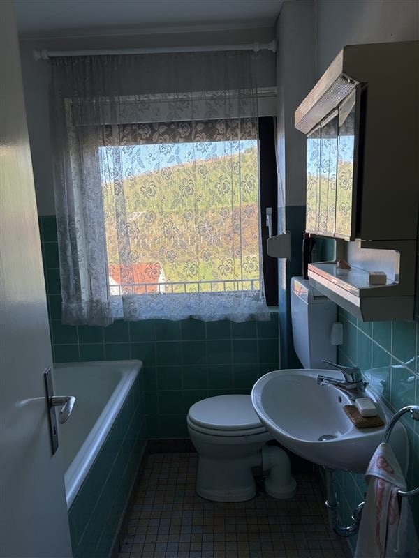 Charmantes Zweifamilienhaus mit Ausbaupotential!