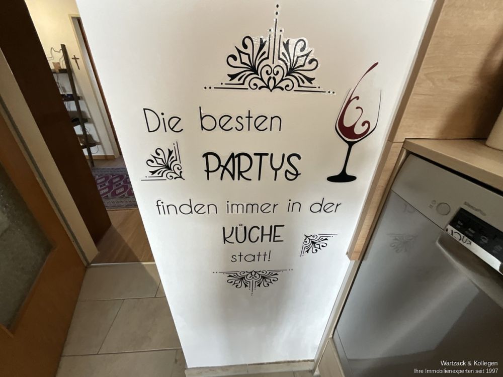 Gepflegte und gut geschnittene 
3,5-Zimmer-Wohnung 
im 1. OG 
inkl. Garage und Einbauküche