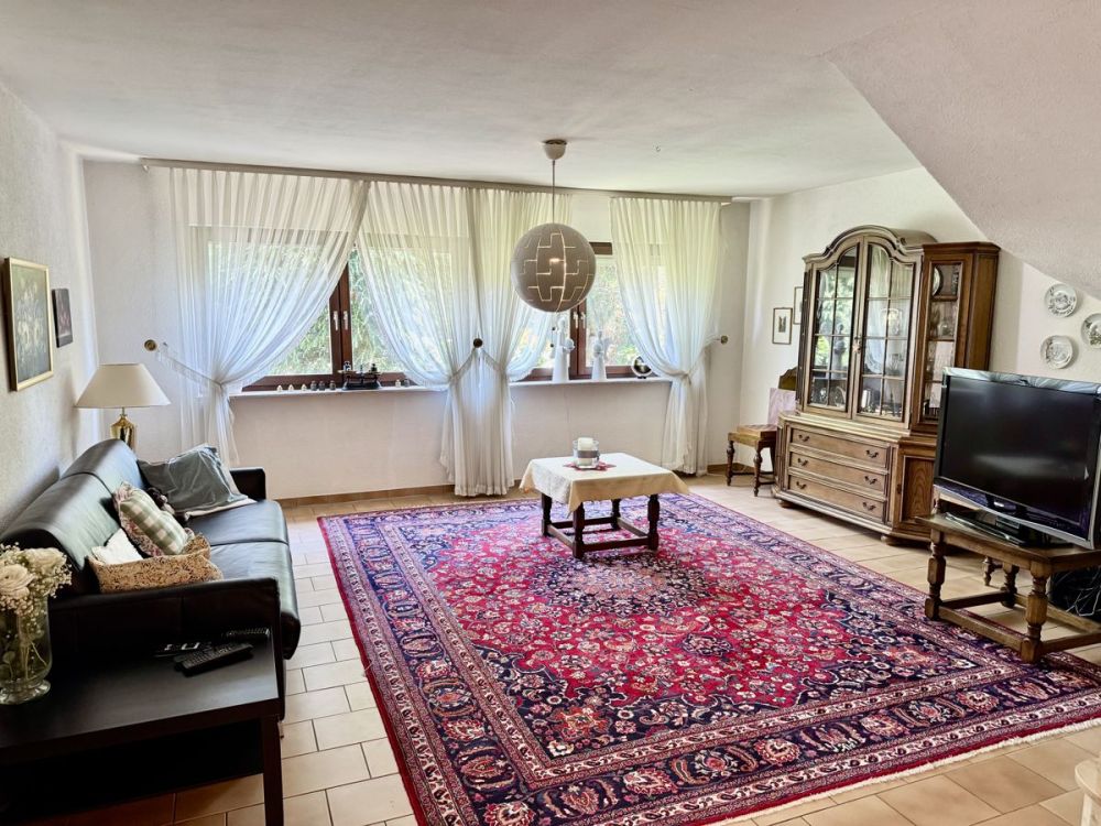 Freistehendes Einfamilienhaus in Traumlage
- Offen, großzügig und umgeben von Grün -