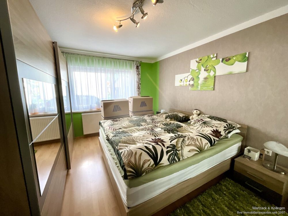 Komplett frei! 
Zweifamilienhaus mit zusätzlicher Einliegerwohnung im DG 
in Büchenbach