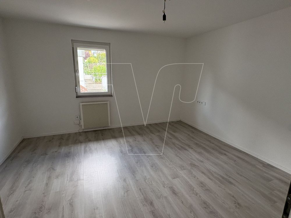 Sanierte und sehr gepflegte Wohnung mit großem Balkon!