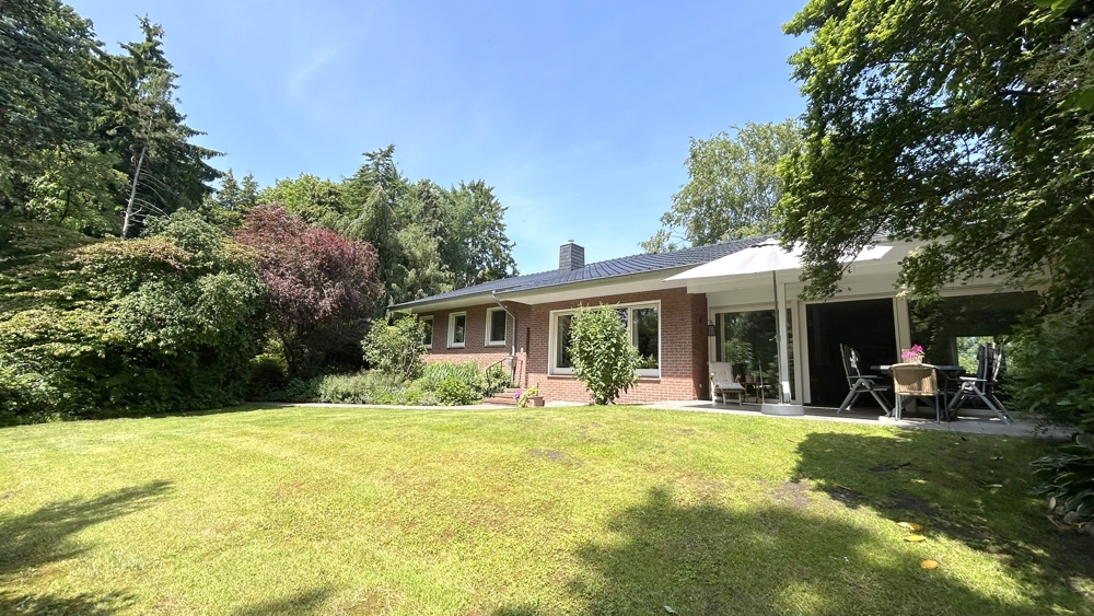Charmantes Landhaus mit Nebengebäude und Parkgrundstück in idyllischer Wohnlage in Bad Zwischenahn