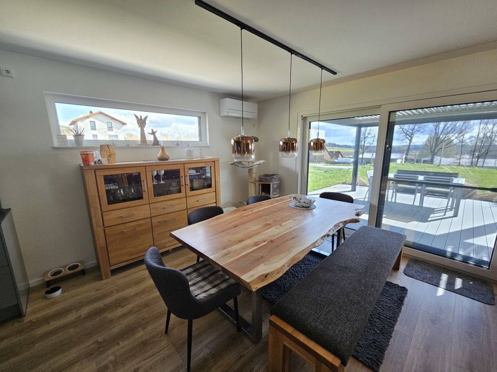 Ersparen Sie sich den Baustress! Neuwertiges modernes Zweifamilienhaus im Neubaugebiet in Waldthurn