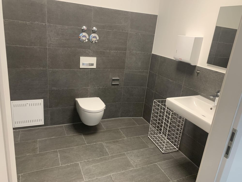 gepflegter Sanitär-Raum