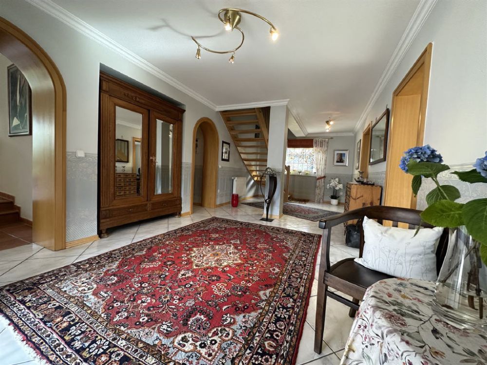 Sehr gepflegtes Einfamilienhaus mit großem Grundstück!