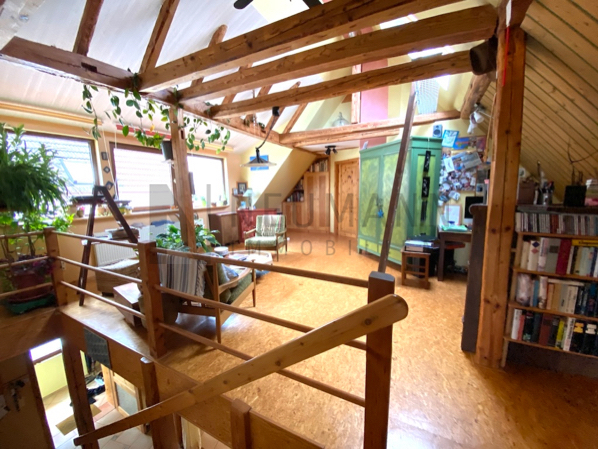 Mehrfamilienhaus mit Gewerbeeinheit (teilvermietet) und großem Garten