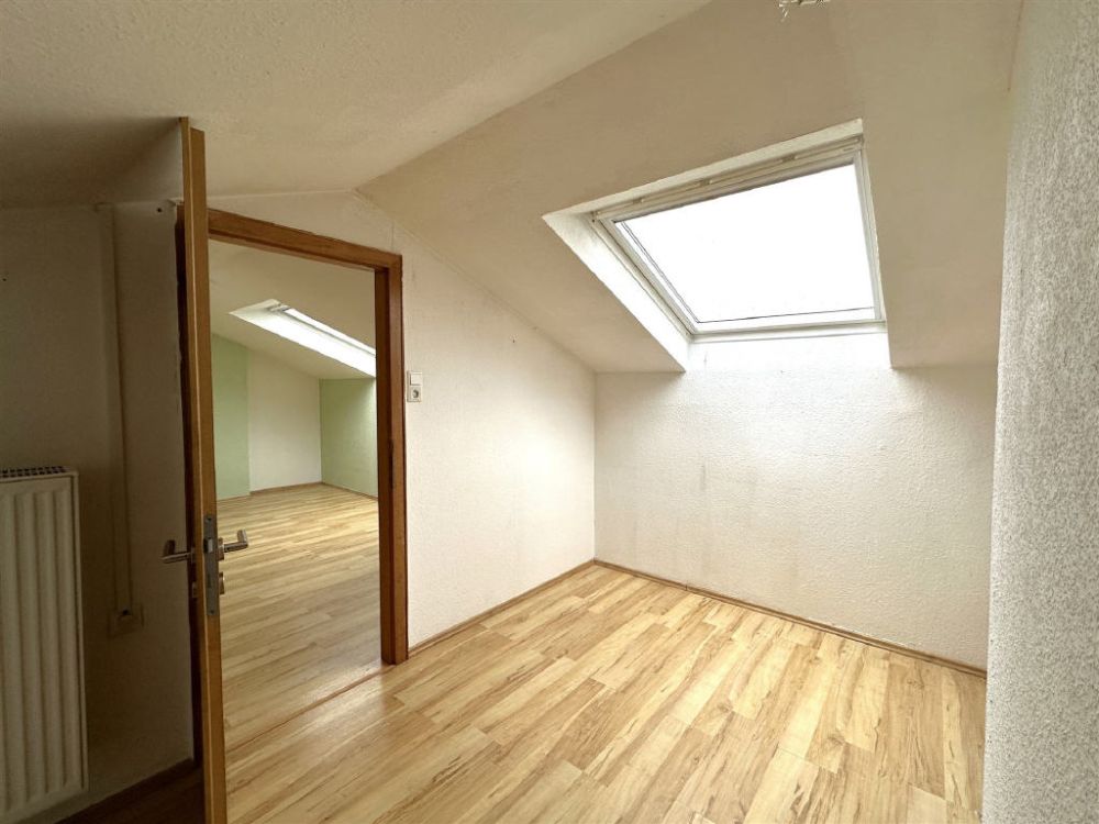 / Mehr als nur 3 Zimmer: Kreativer Wohnraum mit Dachausbau in Sundern!