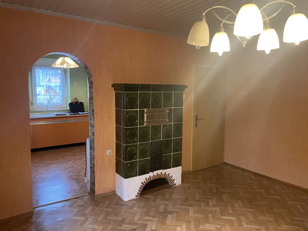 Esszimmer mit angrenzender Küche