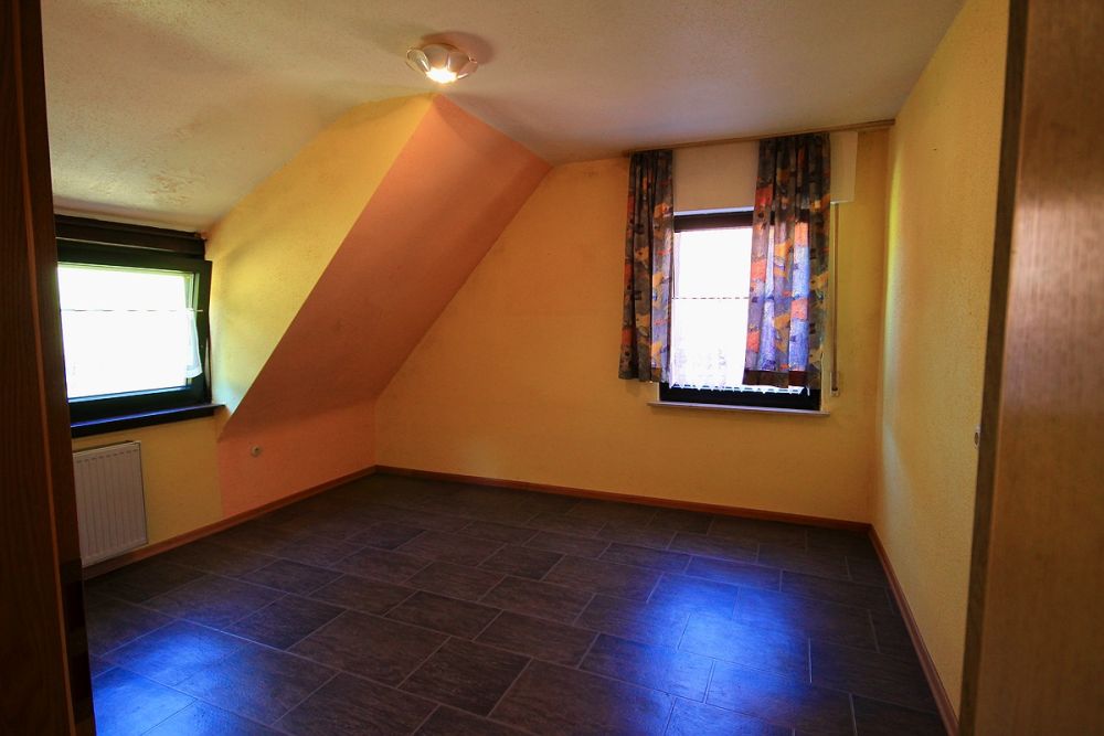 Zwei Häuser – ein Grundstück – viele Möglichkeiten/ Charmantes Anwesen in Weibersbrunn