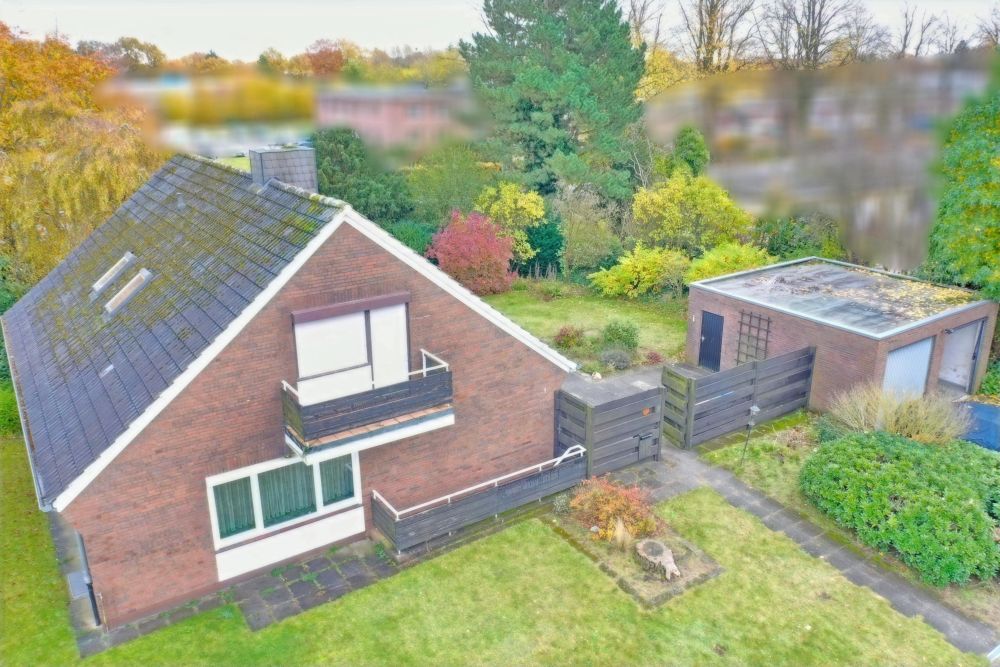 Drohnenaufnahme Vorderansicht mit Garage