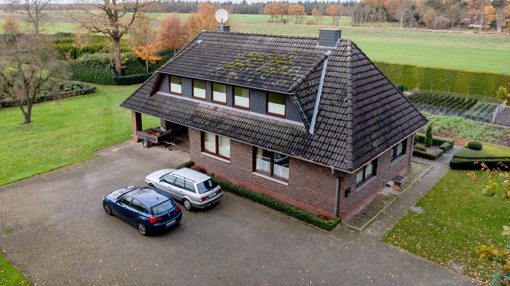 Großzügiges EFH mit Modernisierungsbedarf u. Garage auf großem Grundstück in Alleinlage von Edewecht