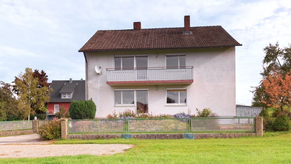 Genügend Platz für die große Familie oder zwei Generationen - Wohnhaus in Gebsattel-Bockenfeld mit weitläufigem Grundstück