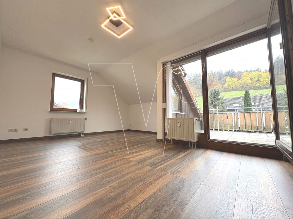 Gepflegte 3-Zimmer-Dachgeschosswohnung mit Stellplatz und Südbalkon