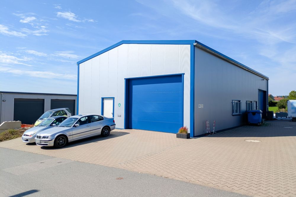 Neuwertiges Gewerbeobjekt – Büro-Gebäude, Lager- & Werk-Halle
in Erbach!