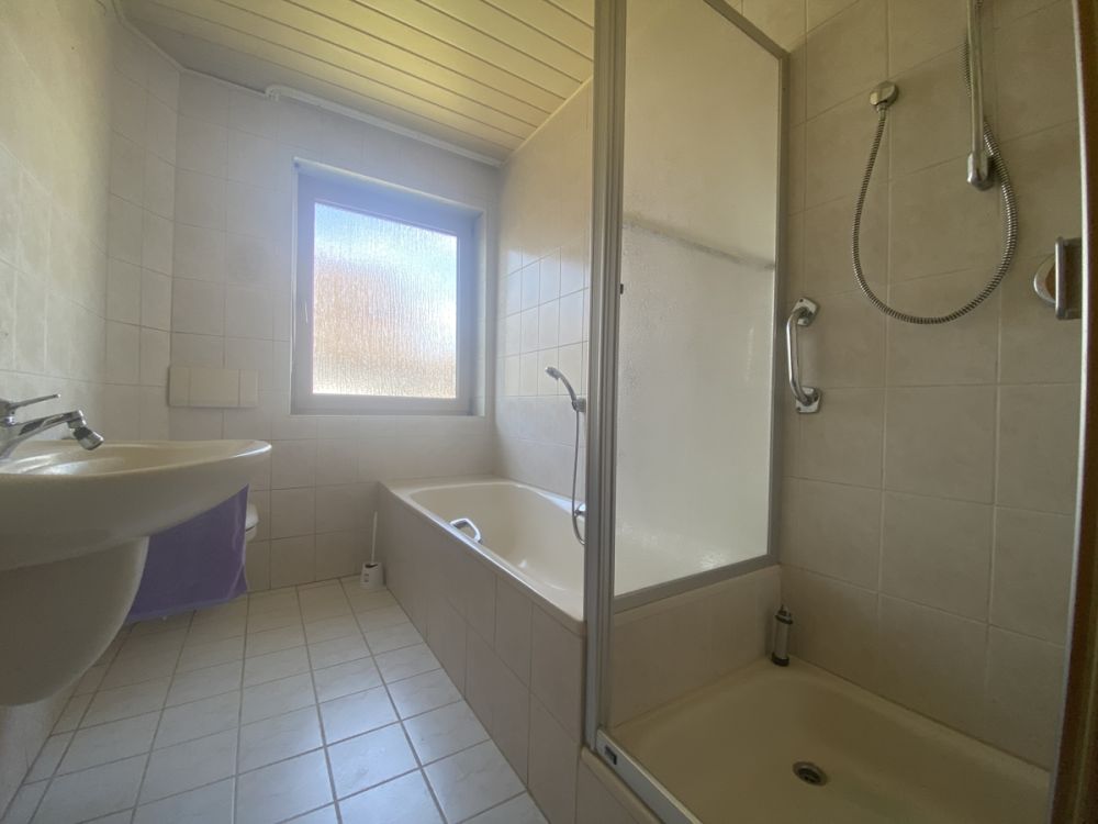 Wohnen am Merklsteig - Charmantes Reihenmittelhaus mit Garage, Wintergarten, Freischwimmbecken und zusätzlichem Gartengrundstück in begehrter Wohnlage in Weiden!