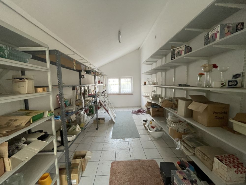 Einfamilienhaus mit großer Maschinenhalle und Werkstatt in Waidhaus!