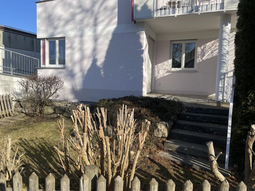 Westfassade mit Terrassentreppe