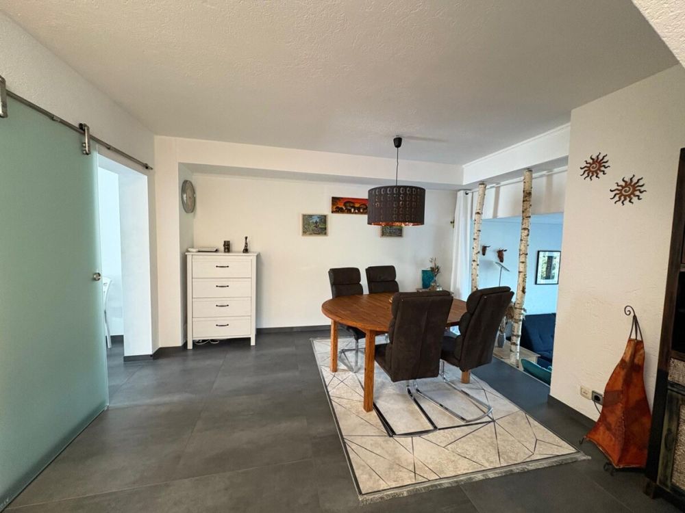 Moderne und gepflegte Split-Level-Wohnung in Bensberg